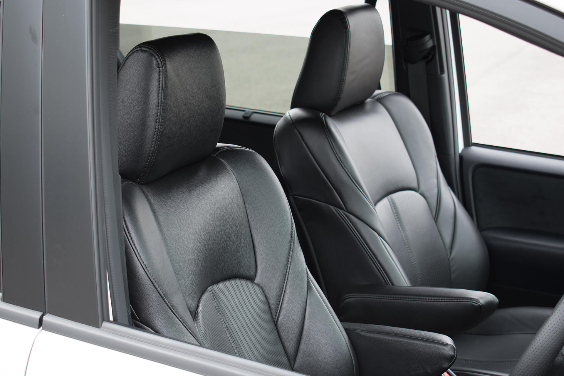 トヨタ・80系ヴォクシーはシートカバーで高級感がアップする！ | K'SPEC NOW