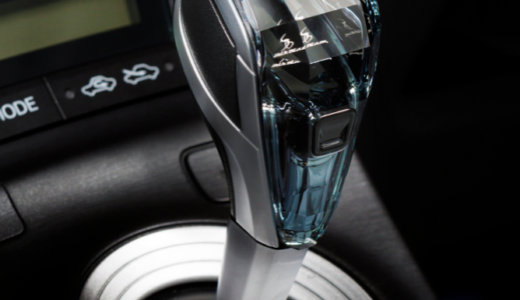 シルクブレイズのクリスタルシフトノブをハイブリッド車にも装着できるアダプターが新登場！