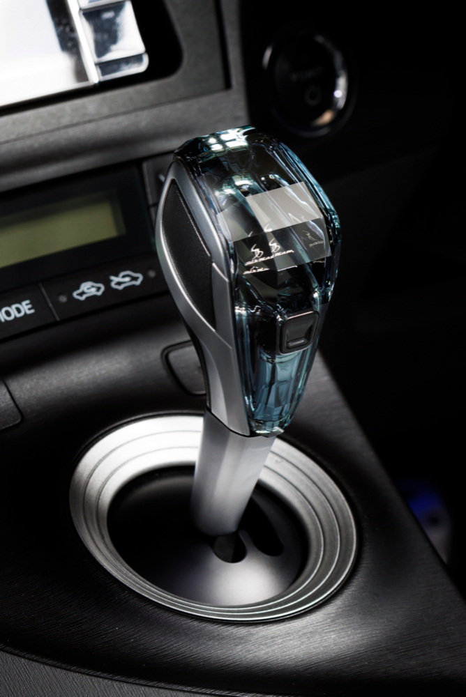 シルクブレイズのクリスタルシフトノブをハイブリッド車にも装着できるアダプターが新登場！ | K'SPEC NOW